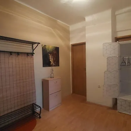 Practical Flat Centre Nivy Appartamento *